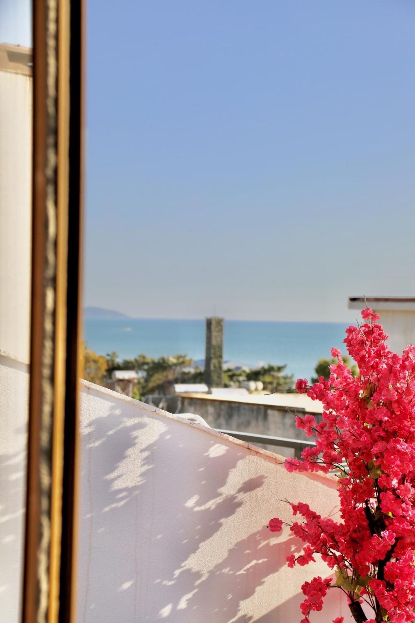 Sea View Apartments Golem  Exteriér fotografie